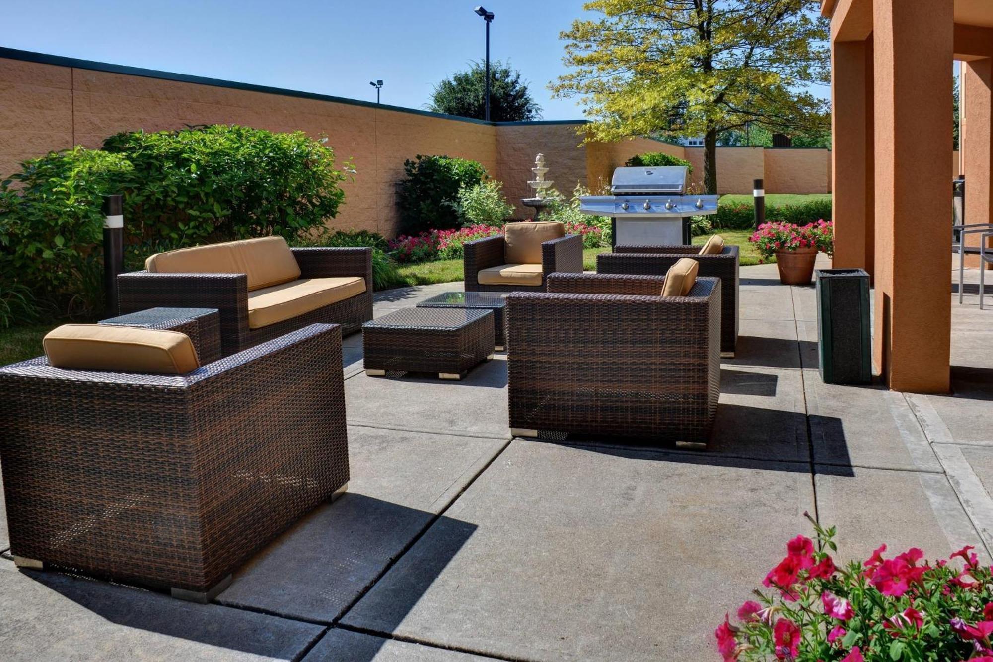 Courtyard By Marriott Indianapolis South Hotel Buitenkant foto