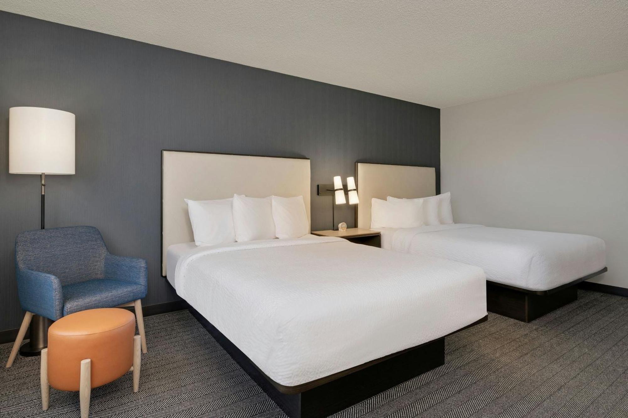 Courtyard By Marriott Indianapolis South Hotel Buitenkant foto